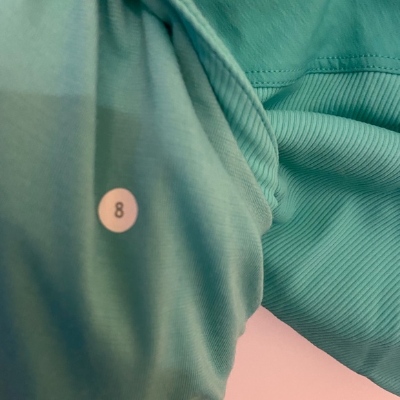 Lululemon - Picture 3 of 3